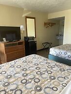 Hole Inn the Wall Hotel - Fort Walton Beach - Sunset Plaza - nearby Be