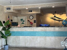 Hole Inn the Wall Hotel - Fort Walton Beach - Sunset Plaza - nearby Be