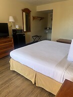 Hole Inn the Wall Hotel - Fort Walton Beach - Sunset Plaza - nearby Be