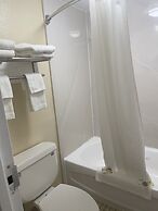 Hole Inn the Wall Hotel - Fort Walton Beach - Sunset Plaza - nearby Be