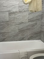 Hole Inn the Wall Hotel - Fort Walton Beach - Sunset Plaza - nearby Be