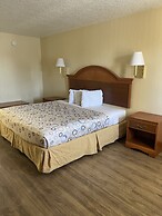 Hole Inn the Wall Hotel - Fort Walton Beach - Sunset Plaza - nearby Be