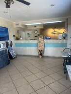 Hole Inn the Wall Hotel - Fort Walton Beach - Sunset Plaza - nearby Be