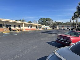 Hole Inn the Wall Hotel - Fort Walton Beach - Sunset Plaza - nearby Be