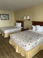 Hole Inn the Wall Hotel - Fort Walton Beach - Sunset Plaza - nearby Be