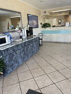 Hole Inn the Wall Hotel - Fort Walton Beach - Sunset Plaza - nearby Be