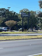 Hole Inn the Wall Hotel - Fort Walton Beach - Sunset Plaza - nearby Be