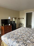 Hole Inn the Wall Hotel - Fort Walton Beach - Sunset Plaza - nearby Be