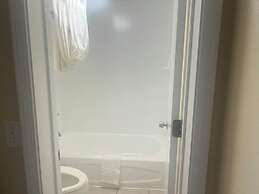 Hole Inn the Wall Hotel - Fort Walton Beach - Sunset Plaza - nearby Be