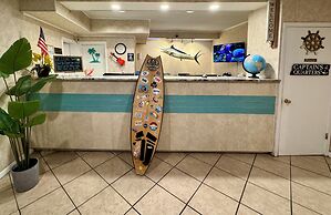 Hole Inn the Wall Hotel - Fort Walton Beach - Sunset Plaza - nearby Be