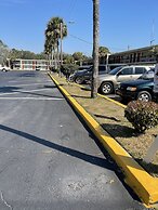 Hole Inn the Wall Hotel - Fort Walton Beach - Sunset Plaza - nearby Be