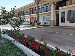 Hole Inn the Wall Hotel - Fort Walton Beach - Sunset Plaza - nearby Be