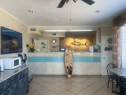 Hole Inn the Wall Hotel - Fort Walton Beach - Sunset Plaza - nearby Be