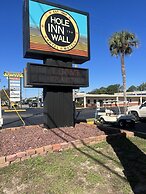 Hole Inn the Wall Hotel - Fort Walton Beach - Sunset Plaza - nearby Be