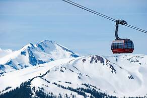 Pinnacle Hotel Whistler Village