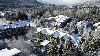 Pinnacle Hotel Whistler Village
