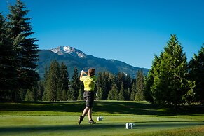 Pinnacle Hotel Whistler Village