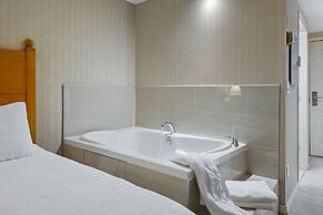 Pinnacle Hotel Whistler Village