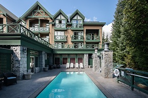 Pinnacle Hotel Whistler Village