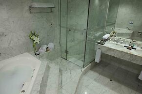 Delfines Hotel & Convention Center