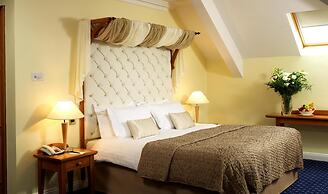Red Cow Moran Hotel