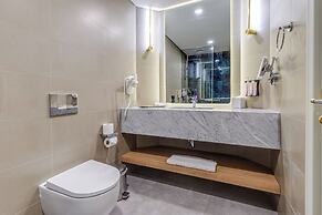 Mövenpick Grand Al Bustan Dubai