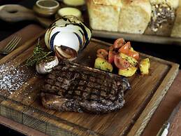 Mövenpick Grand Al Bustan Dubai