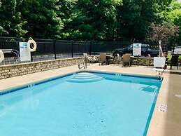 Holiday Inn Express Hotel & Suites Danbury - I-84 by IHG