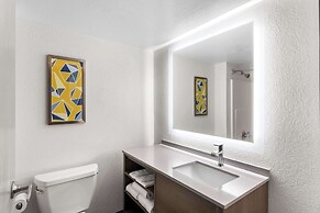 Comfort Suites Austin Airport