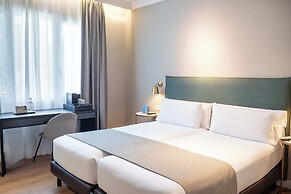 Tres Torres Atiram Hotel