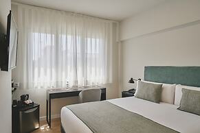 Tres Torres Atiram Hotel