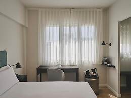 Tres Torres Atiram Hotel