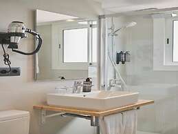 Tres Torres Atiram Hotel