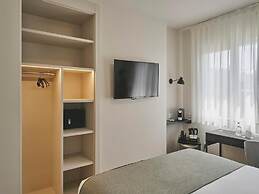 Tres Torres Atiram Hotel