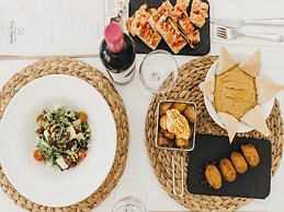 Tres Torres Atiram Hotel