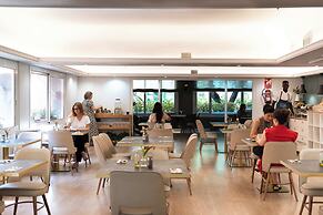Tres Torres Atiram Hotel