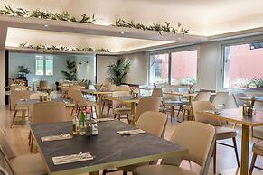 Tres Torres Atiram Hotel