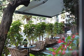 Tres Torres Atiram Hotel