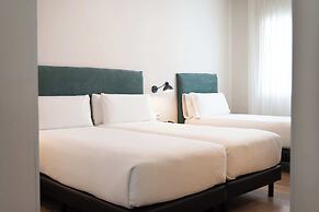 Tres Torres Atiram Hotel
