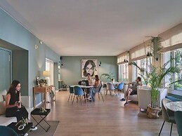 Tres Torres Atiram Hotel