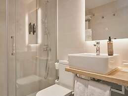 Tres Torres Atiram Hotel