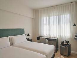 Tres Torres Atiram Hotel