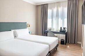 Tres Torres Atiram Hotel