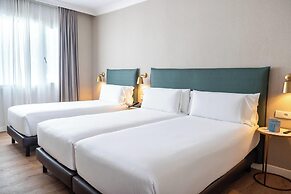 Tres Torres Atiram Hotel