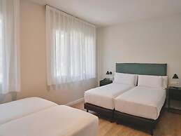 Tres Torres Atiram Hotel