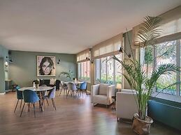 Tres Torres Atiram Hotel