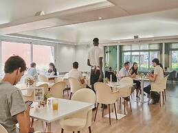 Tres Torres Atiram Hotel