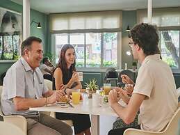 Tres Torres Atiram Hotel