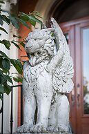 The Mansion On Delaware Ave