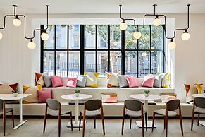 The Clancy, Autograph Collection